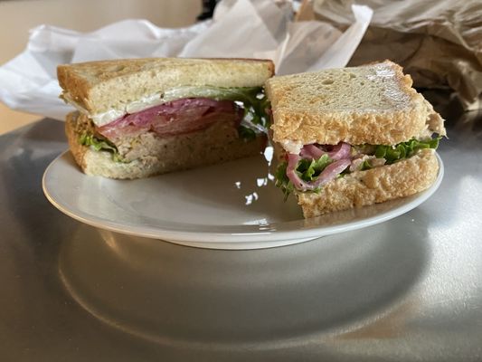 Q's Sandwich Shop by null