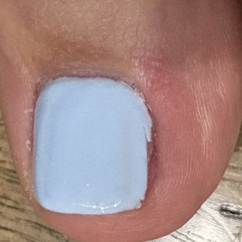 iNails & Spa - She cut my nail off on the side. It's red puffy and hurts - Nail Salons Near Me - Murrieta, California