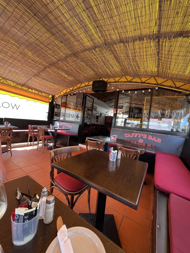 TAFFYS BAR Av. Tomás Cabreira, Ed. J. Pimenta, Loja 34, Portimão