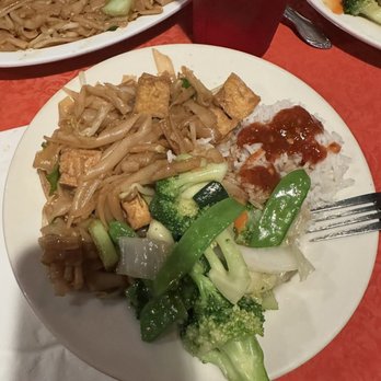 Chen's Chinese Restaurant - Pad Thai with tofu and vegetables! - Chinese Near Me - Long Beach, California Chen's Chinese Restaurant - Pad Thai with tofu and vegetables! - Chinese Near Me - Long Beach, California