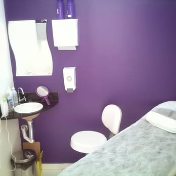 Spa das Sobrancelhas - Uma das cabines de atendimento do spa. Tudo bem limpo e organizado. Maca massageadora, super relaxante! - Day Spas Near Me - Brasília, DF Spa das Sobrancelhas - Uma das cabines de atendimento do spa. Tudo bem limpo e organizado. Maca massageadora, super relaxante! - Day Spas Near Me - Brasília, DF