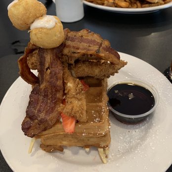 Maple Leaf Diner - Chicken and waffles - American Near Me - Dallas, Texas Maple Leaf Diner - Chicken and waffles - American Near Me - Dallas, Texas