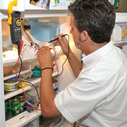 Service 2000 Électroménagers - Our technicians working
