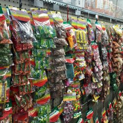 Willow Market y Carniceria - Candy Wall