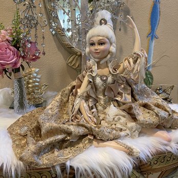 The Christmas Palace - Marie Antoinette by M&G Goodwill - Christmas Trees Near Me - Hialeah Gardens, Florida