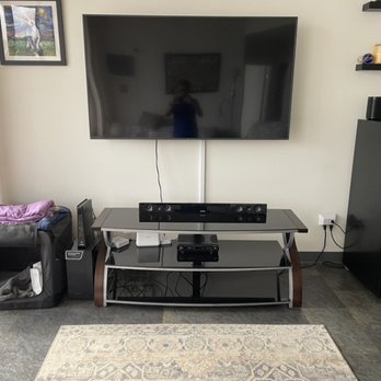 ITS Hawaii - TV mounted on the wall.... - Home Network Installation Near Me - Waipahu, Hawaii ITS Hawaii - TV mounted on the wall.... - Home Network Installation Near Me - Waipahu, Hawaii
