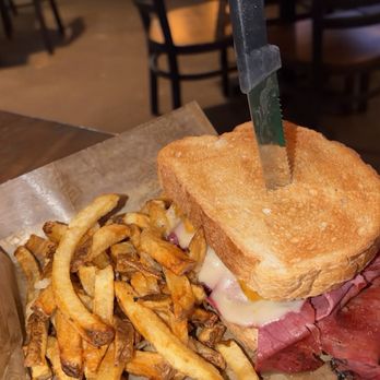 Primanti Bros. Restaurant and Bar - PB Reuben - Sports Bars Near Me - York, Pennsylvania Primanti Bros. Restaurant and Bar - PB Reuben - Sports Bars Near Me - York, Pennsylvania