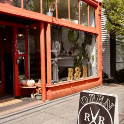 R & R Studio - Greenwood salon front