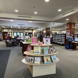 Saint Paul Public Library - Merriam Park - Through entry