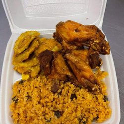 Sabor Boricua - Alitas de Pollo, Arroz con Gandules, & Tostones / Chicken Winge, Rice with Pigeon Peas, & Fried Green Plantains