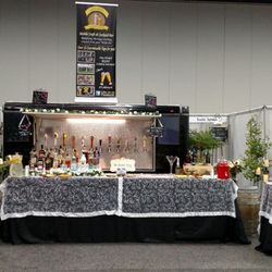 Travelin Taphouse - Oregon Convention wedding show setup.