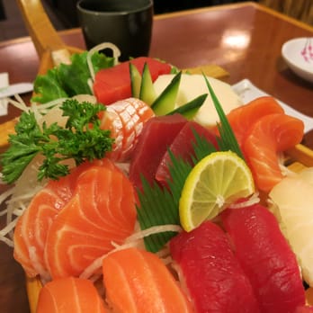 Suki Sushi - Hinata sushi/sashimi boat - Sushi Bars Near Me - Waterloo, Ontario
