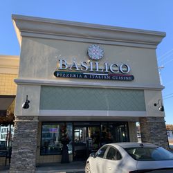 Basilico Greenville - Outside
