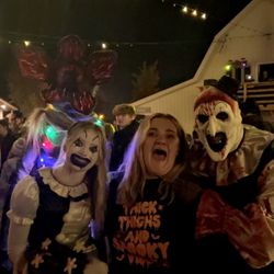 Scream Acres - Scary clowns