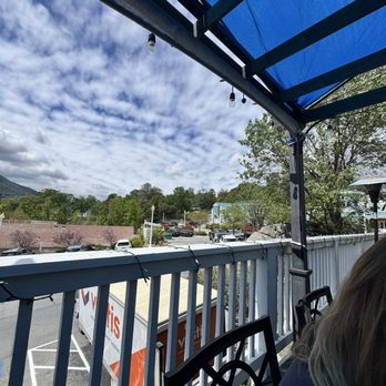 Mountain Oaks Cafe - American Near Me - Oakhurst, California