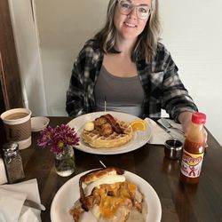 828 Cafe - Chicken and waffles, farmers biscuit