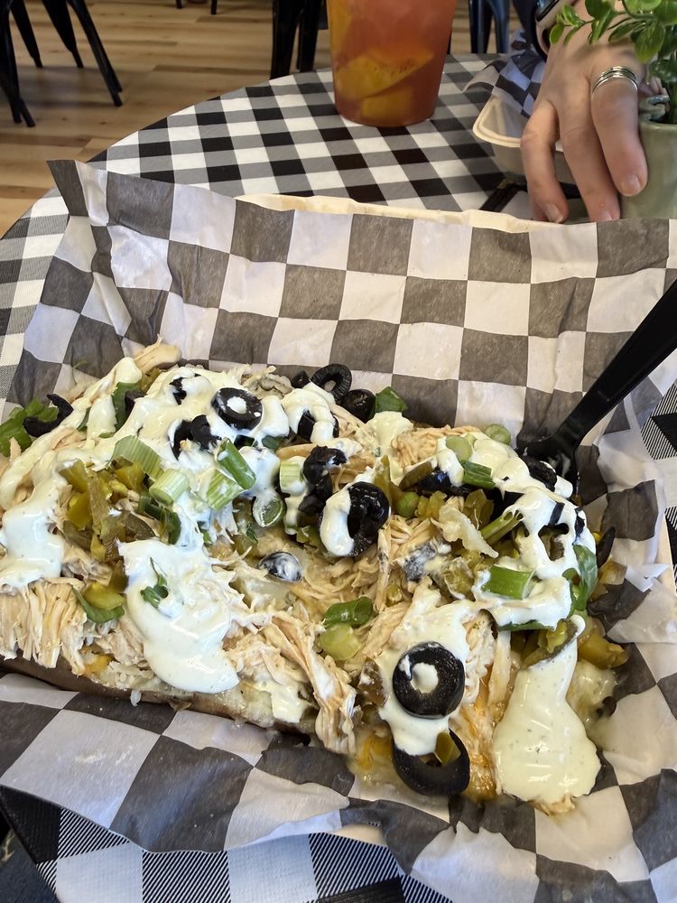 Desert Spuds & Brews Logo