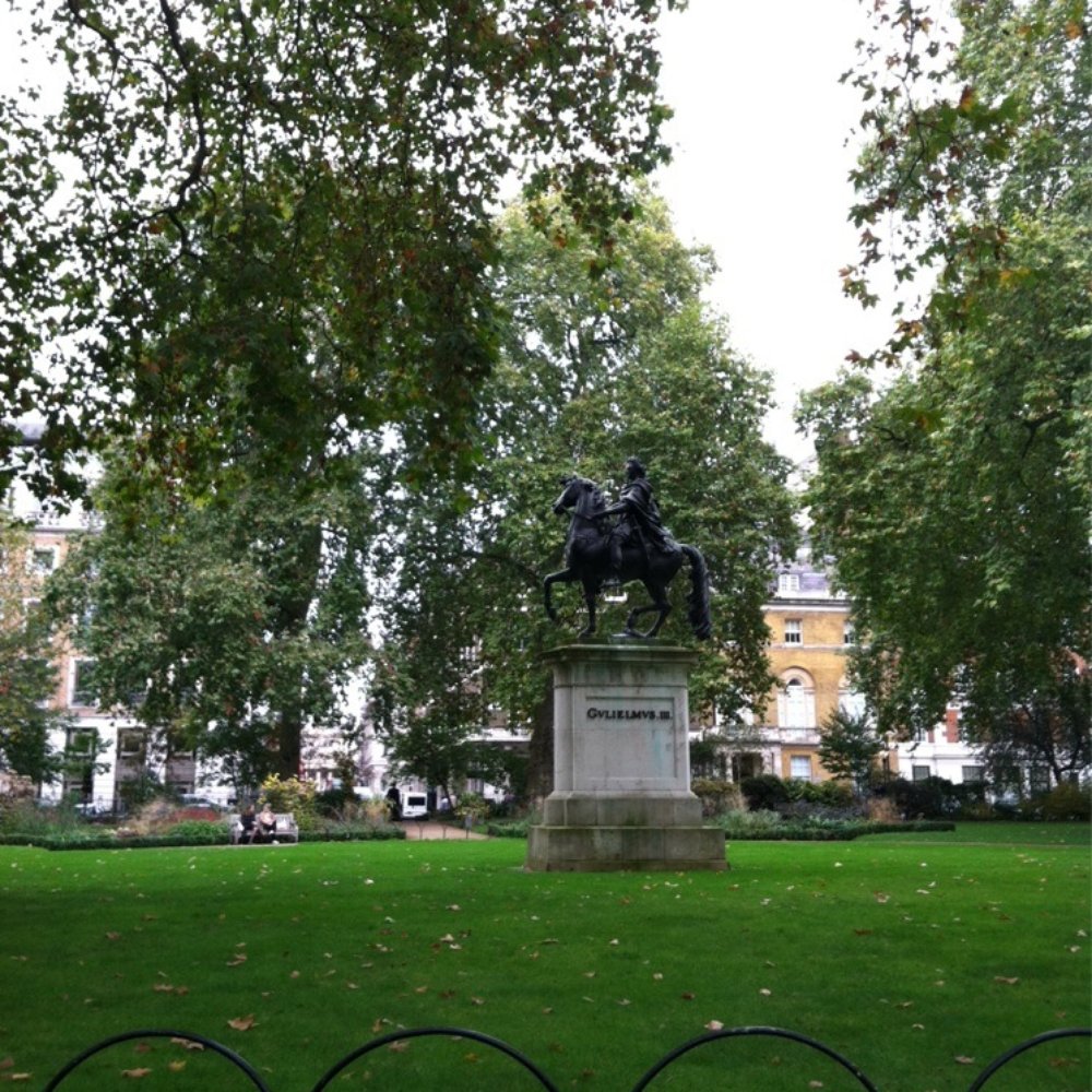 St James Square - The main statue in the center of the park. - Landmarks & Historical Buildings Near Me - London, XGL