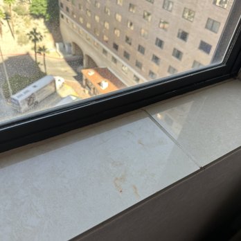 Harrah's Laughlin - A Caesars Rewards Destination - Dirty window sill with pizza sauce - Hotels Near Me - Laughlin, Nevada Harrah's Laughlin - A Caesars Rewards Destination - Dirty window sill with pizza sauce - Hotels Near Me - Laughlin, Nevada
