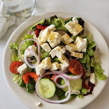 Sherwood Diner - a plate of salad and a glass of water - Diners Near Me - Westport, Connecticut Sherwood Diner - a plate of salad and a glass of water - Diners Near Me - Westport, Connecticut