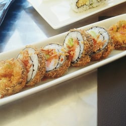 Itabashi - Con cebolla frita, agucate, salmón y mayonesa.