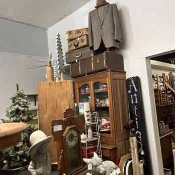 The Red Door - Antiques Near Me - Elk Grove, California The Red Door - Antiques Near Me - Elk Grove, California