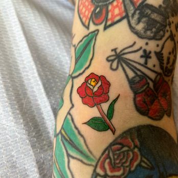 Crazy Love Tattoo - Traditional rose - Piercing Near Me - Saint Augustine, Florida