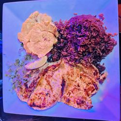 Cafe Bolero Miami - Chicken whit moros and tostones