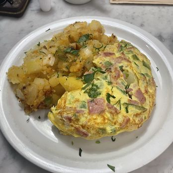 Brownstone Pancake Factory - Western Omelet - Breakfast & Brunch Near Me - Englewood Cliffs, New Jersey