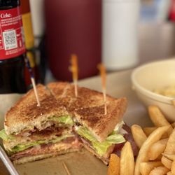 3B Beer Bakery Bbq - Club Sandwich