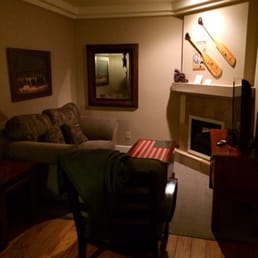 Picture from the front door (high top table/chairs and microwave and fridge were to my left). Picture from the front door (high top table/chairs and microwave and fridge were to my left).