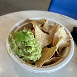 Mijo - Chips and guacamole