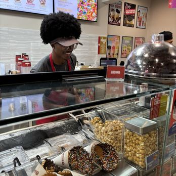 Cold Stone Creamery - Ice cream maker chris - Ice Cream & Frozen Yogurt Near Me - Lathrop, California Cold Stone Creamery - Ice cream maker chris - Ice Cream & Frozen Yogurt Near Me - Lathrop, California