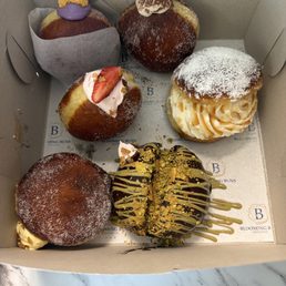 Ube Cheesecake, Tiramisu, Strawberry Cheesecake, Caramel Apple, Dubai Chocolate and Mango Marscapone.