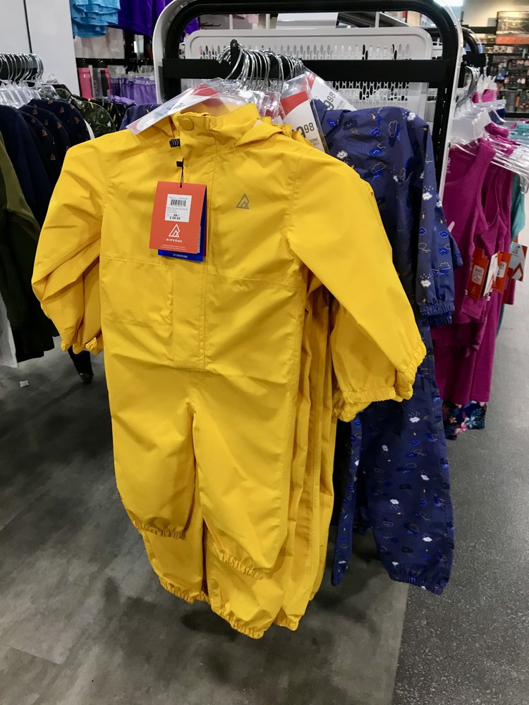 SPORT CHEK CHARLOTTETOWN MALL Updated September 2024 10 Photos