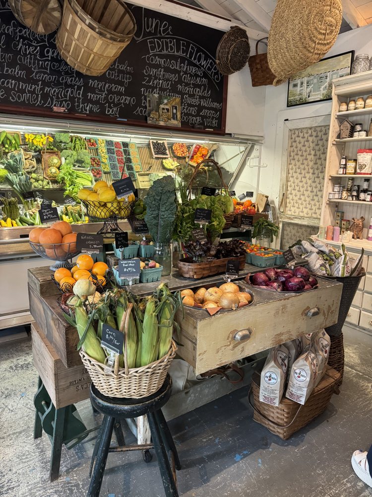 North Tisbury Farm & Market Logo