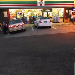 7-Eleven - The standard front door entrance