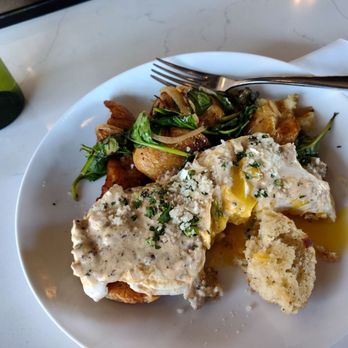 M’tucci’s Bar Roma - Biscuits and gravy - Cocktail Bars Near Me - Albuquerque, New Mexico