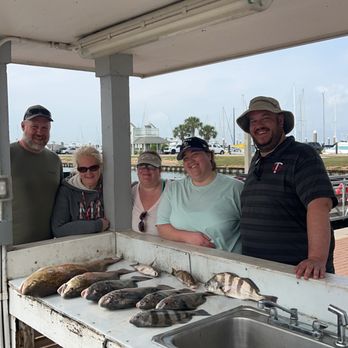 Get Hooked Fishing Charters - Customers with catch - Boat Charters Near Me - Galveston, Texas Get Hooked Fishing Charters - Customers with catch - Boat Charters Near Me - Galveston, Texas