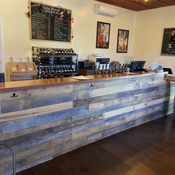 Fenton Herriott Vineyards - Tasting bar - Wineries Near Me - Placerville, California