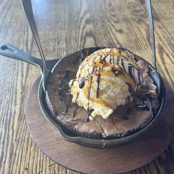 Daddy Mac's Down Home Dive - Brownie skillet - American Near Me - Asheville, North Carolina Daddy Mac's Down Home Dive - Brownie skillet - American Near Me - Asheville, North Carolina