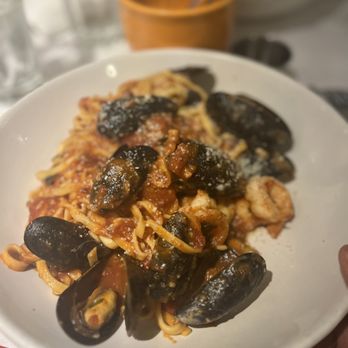 Legends Eatery - a plate of pasta and musselling - Italian Near Me - Pittsburgh, Pennsylvania Legends Eatery - a plate of pasta and musselling - Italian Near Me - Pittsburgh, Pennsylvania