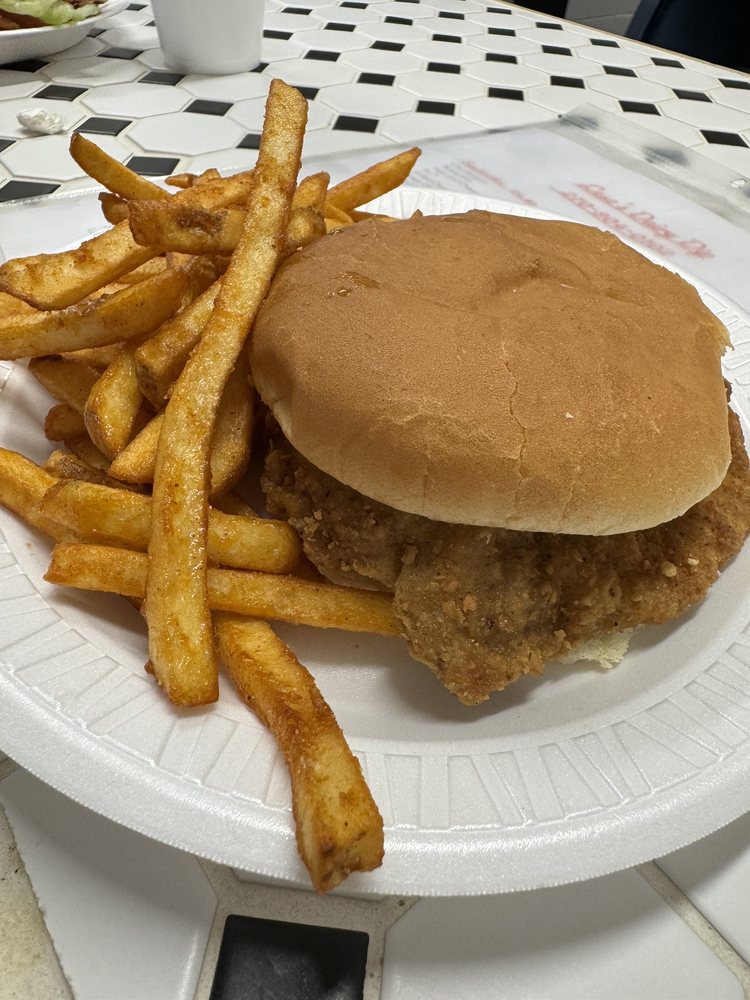 LESA’S DAIRY DIP Updated October 2024 200 College St, Bowling Green