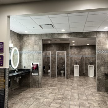 Planet Fitness - Clean locker room - Gyms Near Me - Milwaukee, Wisconsin Planet Fitness - Clean locker room - Gyms Near Me - Milwaukee, Wisconsin