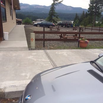 Brigham Fish Market - Outdoor area - Seafood Markets Near Me - Cascade Locks, Oregon
