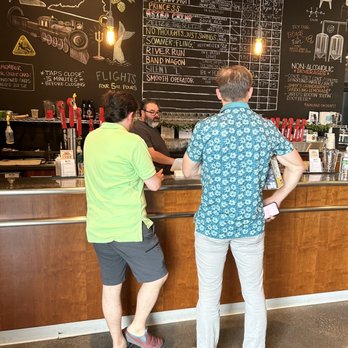 Smartmouth Brewing Company - Tasting room with excellent beer pourers - Breweries Near Me - Norfolk, Virginia