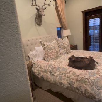 Schillinghaus - Bedroom w/balcony - Bed & Breakfast Near Me - Muenster, Texas