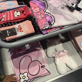 Hot Topic - Women's Clothing Near Me - Silverdale, Washington
