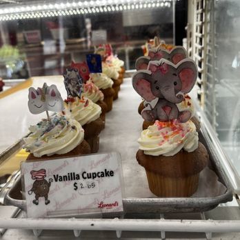 Leonard's Bakery - Bakeries Near Me - Honolulu, Hawaii