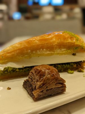 Karaköy Güllüoğlu - Nadir Güllü by null